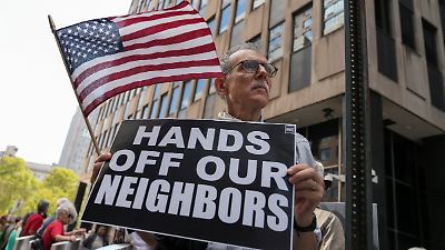 Agentes civiles del USCIS podrán detener migrantes y portar armas en EE. UU. en nueva estrategia contra la inmigración ilegal