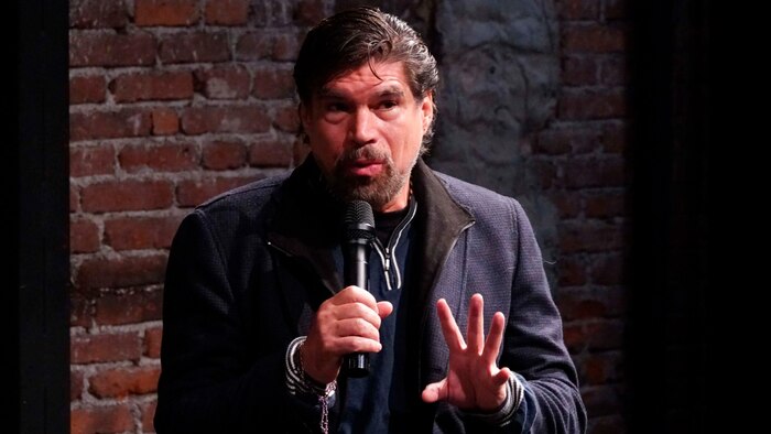 Alberto Estrella afirma que Hollywood no garantiza el éxito profesional, prioriza la satisfacción personal