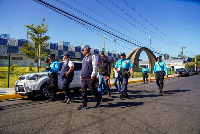 Alcaldía de San Salvador habilita parqueo gratuito y refuerza control contra cobros ilegales en conciertos de Shakira