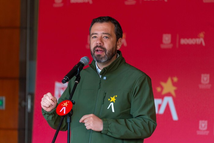 Alcalde de Bogotá pide investigación de la Fiscalía, ONU y Defensoría por disturbios y ataque a la embajada de EE. UU.