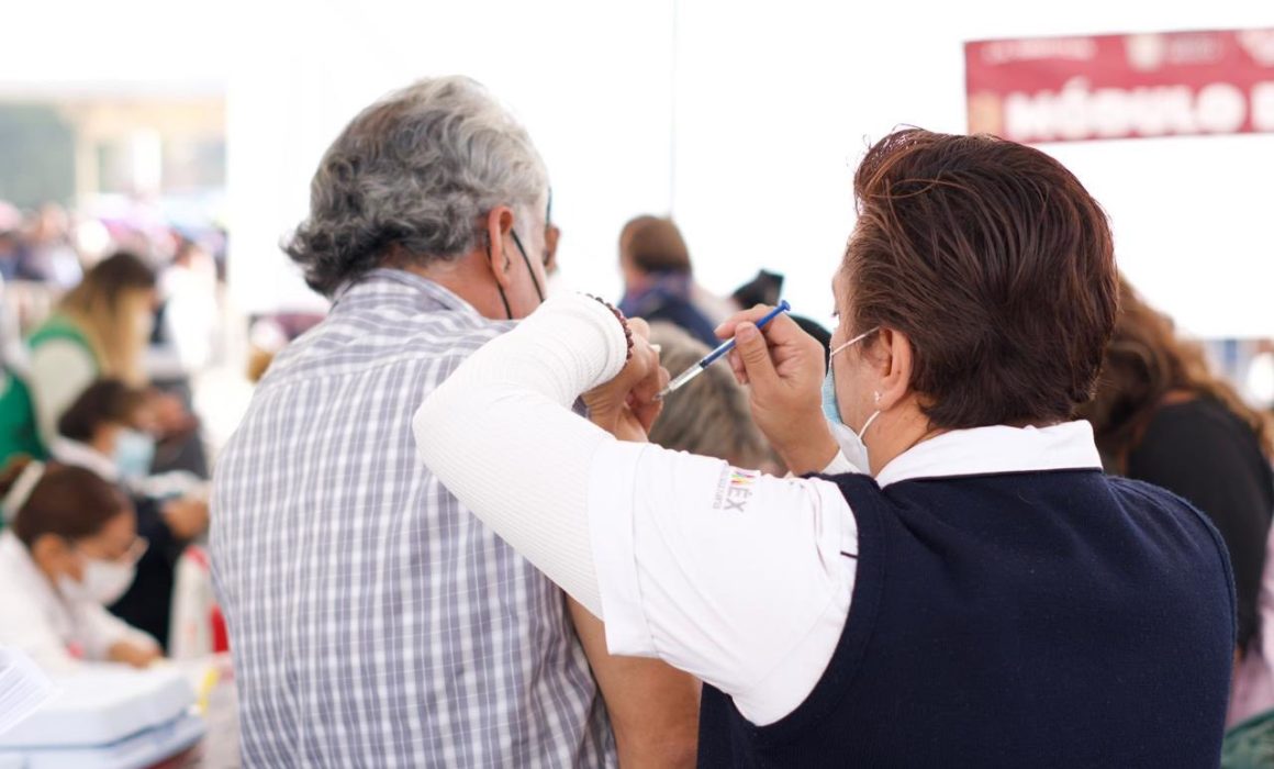 Alcalde de Cuautitlán Izcalli participa en megajornada de vacunación para fortalecer la salud pública