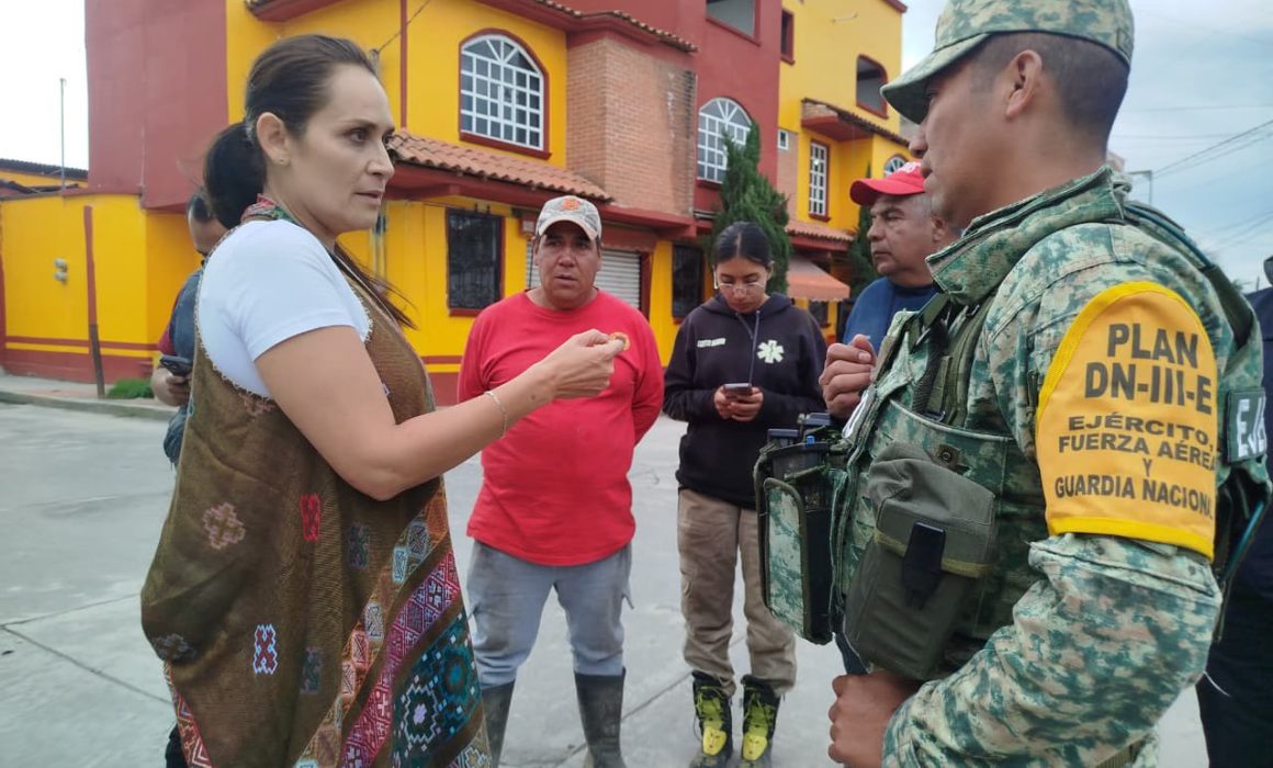 Alcaldesa de Tianguistenco atiende personalmente a damnificados de San Pedro Tlaltizapán ante inundaciones