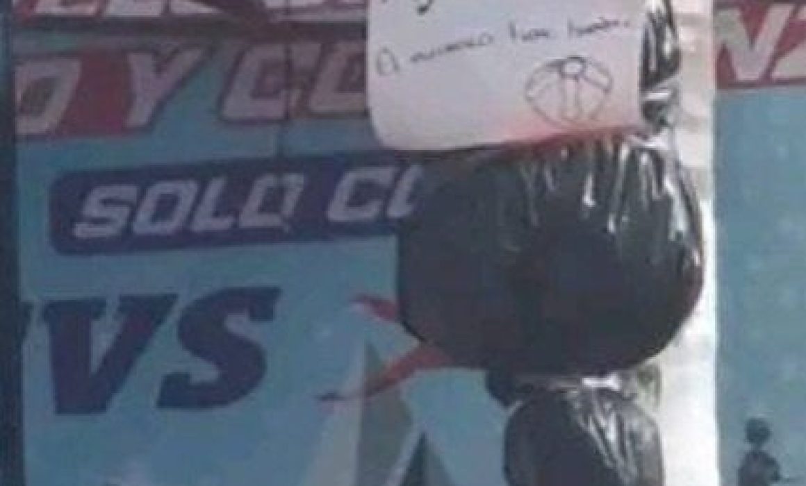Alerta en Ozumba por broma de mal gusto que simuló un cuerpo colgado en un comercio