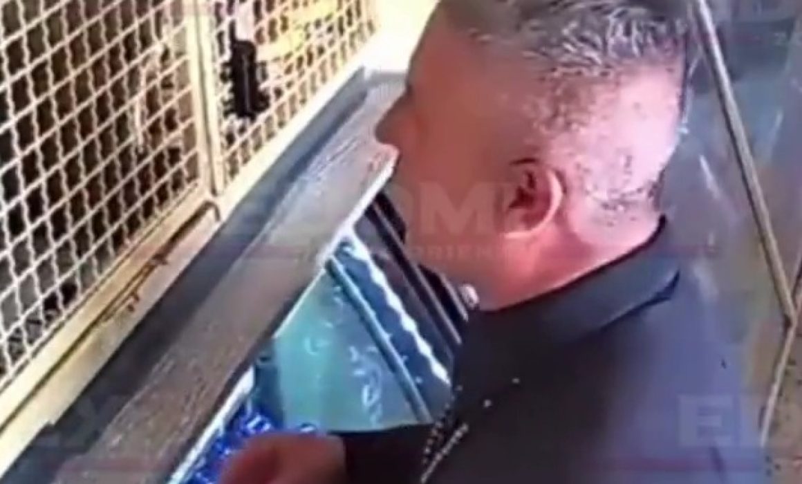 Alerta en Texcoco por falso sacerdote que engaña a comerciantes para robar limosnas