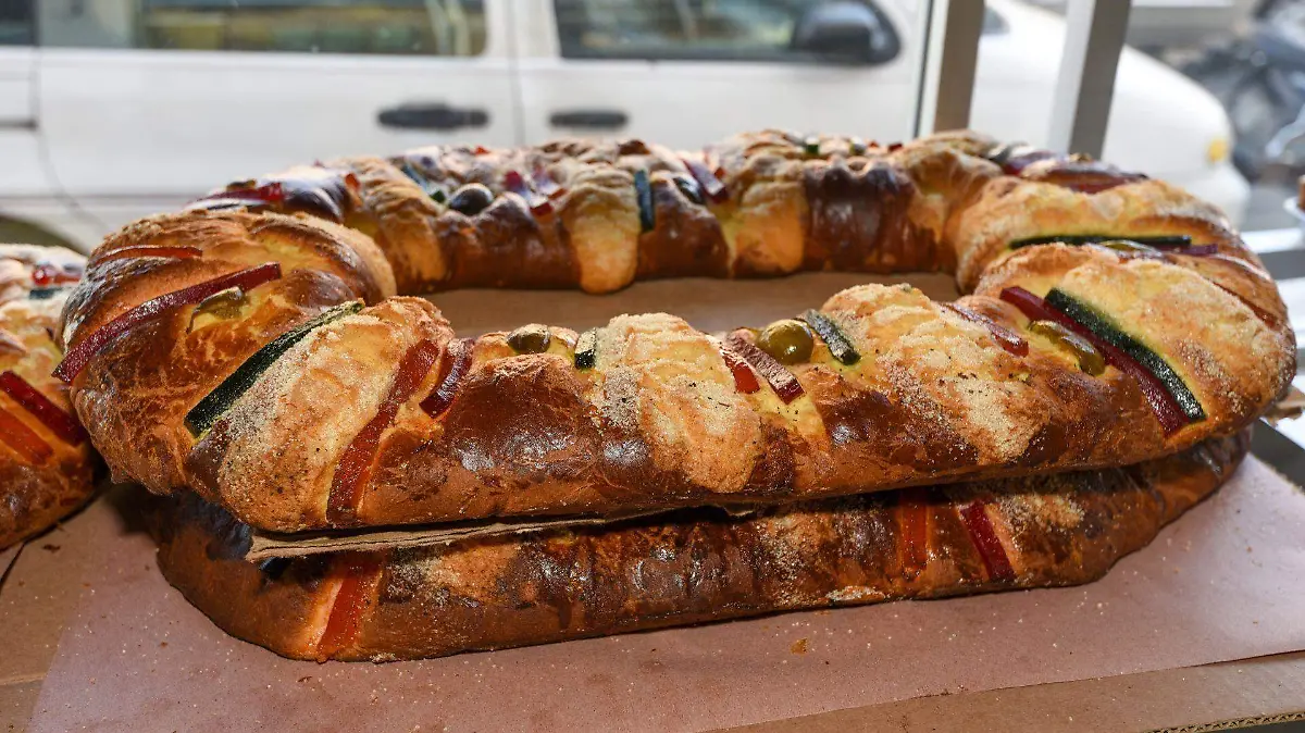 ¿Alguna vez te has preguntado por qué partimos la Rosca de Reyes el 6 de enero? Descubre su sorprendente historia y significado