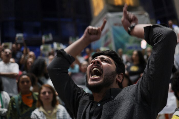 Alta demanda global de reformas políticas refleja descontento y escepticismo, según Pew Research Center