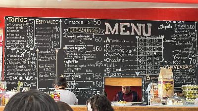 Alumnos de la UAEMex prefieren llevar lunch a comprar en cafeterías por costos y horarios