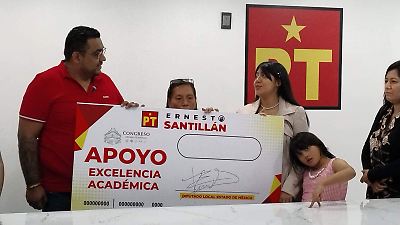 Ana Sofía, de Ecatepec, obtiene calificación perfecta en ingreso a Medicina en la UNAM y recibe apoyo económico directo