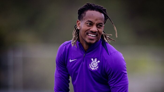 André Carrillo supera lesión y está listo para regresar con Corinthians en plena lucha por la permanencia