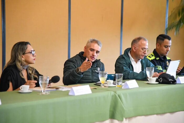 Andrés Julián Rendón defiende la tasa de seguridad en Antioquia frente a críticas empresariales