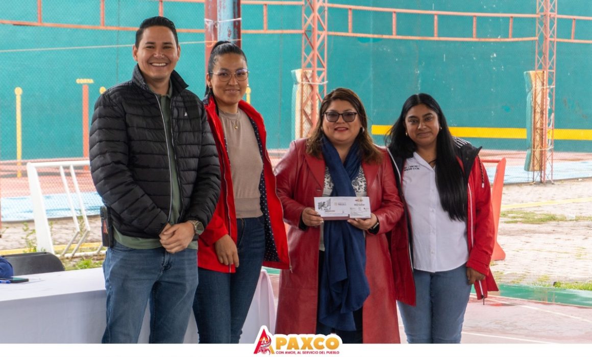 Apaxco entrega tarjetas de 'La Escuela es Nuestra' para mejorar la educación básica y media superior