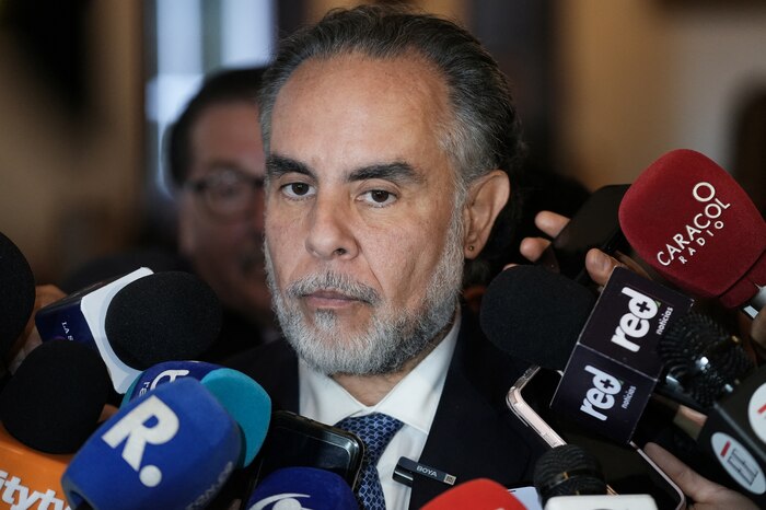 Armando Benedetti critica las acusaciones de Trump contra Gustavo Petro y las califica como una burla