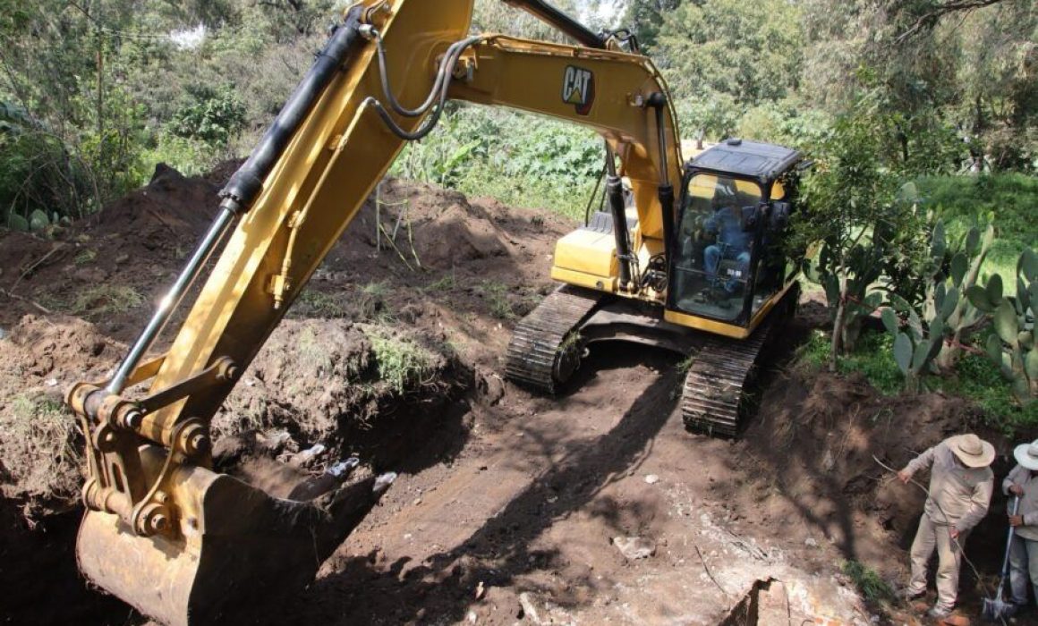 Arrancan trabajos de reparación en socavón en San Juan Atlamica para garantizar la seguridad