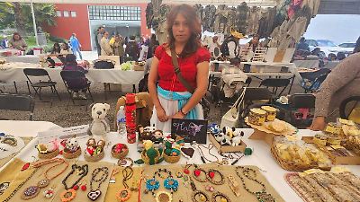 Artesanía única: semillas, ocoxal y materiales naturales crean joyería artesanal en Lerma