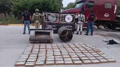 Aseguran en Oaxaca tráiler que transportaba 200 kilos de cocaína; el conductor está detenido