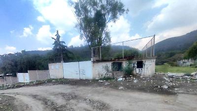 Aseguran pipa con gasolina en predio clandestino en Tlalnepantla