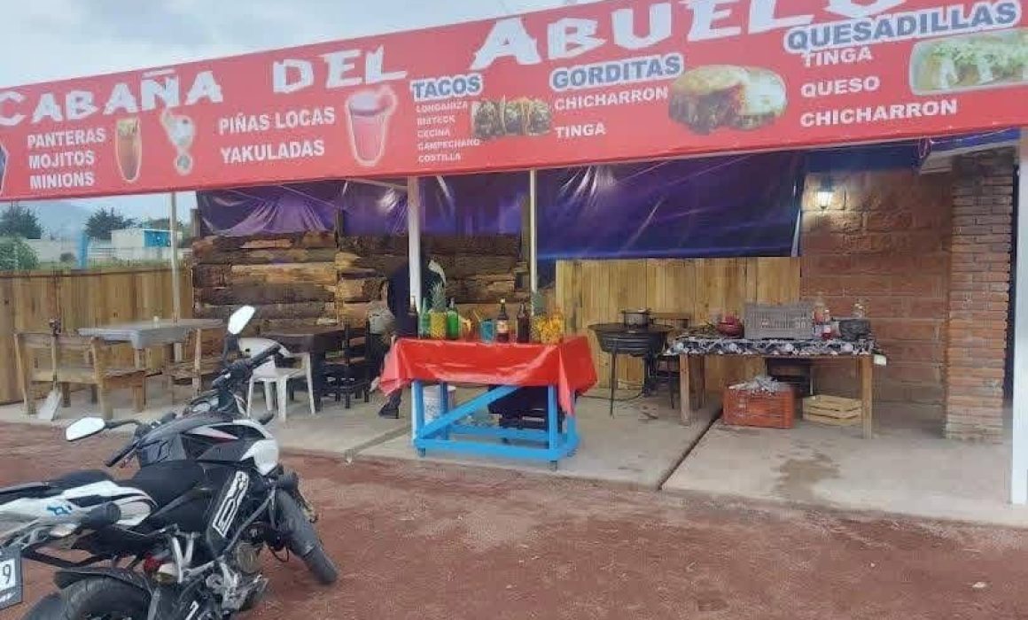 Asesinan a balazos a hombre en puesto de micheladas en Xonacatlán; su mujer resultó herida