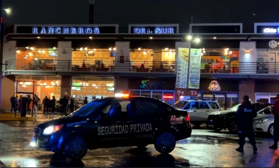 Ataque armado en restaurante de Toluca deja dos hombres heridos y un menor afectado
