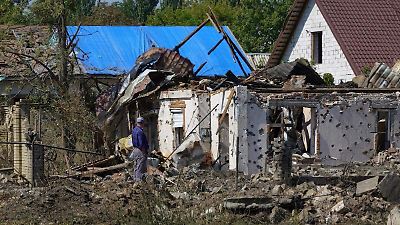 Ataque ruso en Kiev deja 21 muertos y complica los esfuerzos de paz en Ucrania