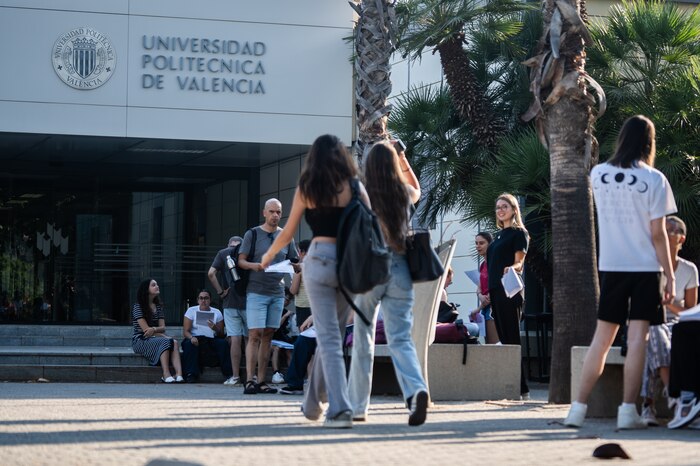 Audiencia de Valencia confirma pensión alimenticia de 250 euros a hija de 22 años que estudia en la universidad