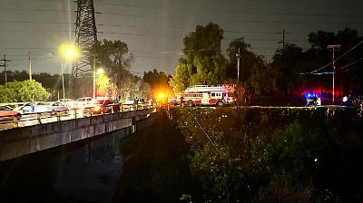 Automóvil cae a un canal de aguas negras en Cuautitlán Izcalli; hay cinco muertos