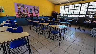 Autoridades cierran escuelas en Baja California por brote de virus Coxsackie y toman medidas preventivas