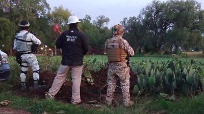 Autoridades desmantelan centro clandestino de almacenamiento y distribución de combustible en Axapusco