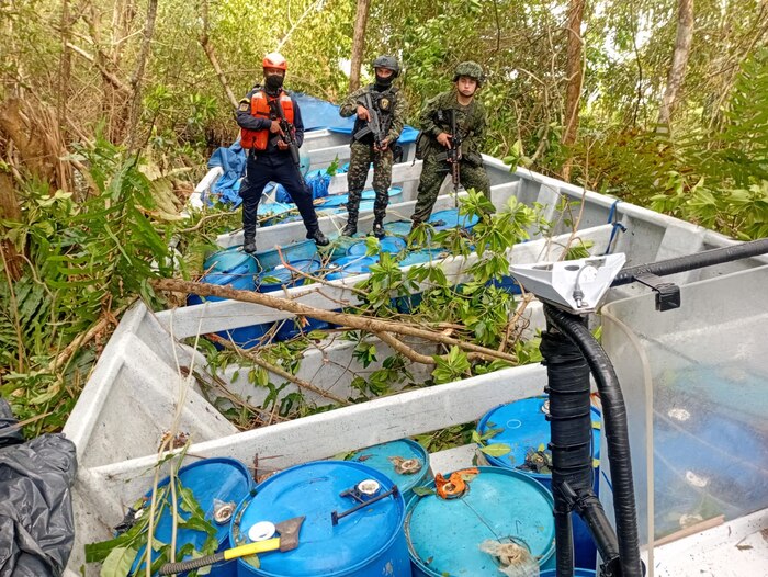 Autoridades mexicanas desmantelan cargamento con 10,000 galones de gasolina usados en producción de drogas en el Golfo de Urabá