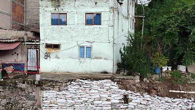 Avanzan los trabajos para fortalecer el terreno con muro gavión en Naucalpan tras riesgo de deslave