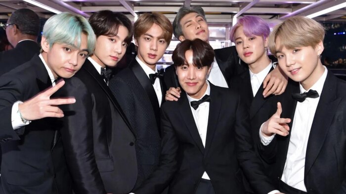 BTS podría usar dos celulares por colaboraciones con marcas y necesidades personales