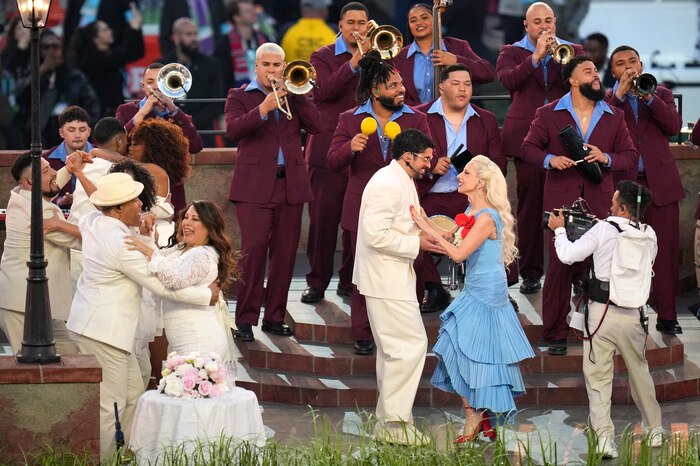 Bad Bunny celebra en el Super Bowl con invitados como Lady Gaga, Ricky Martin y Cardi B