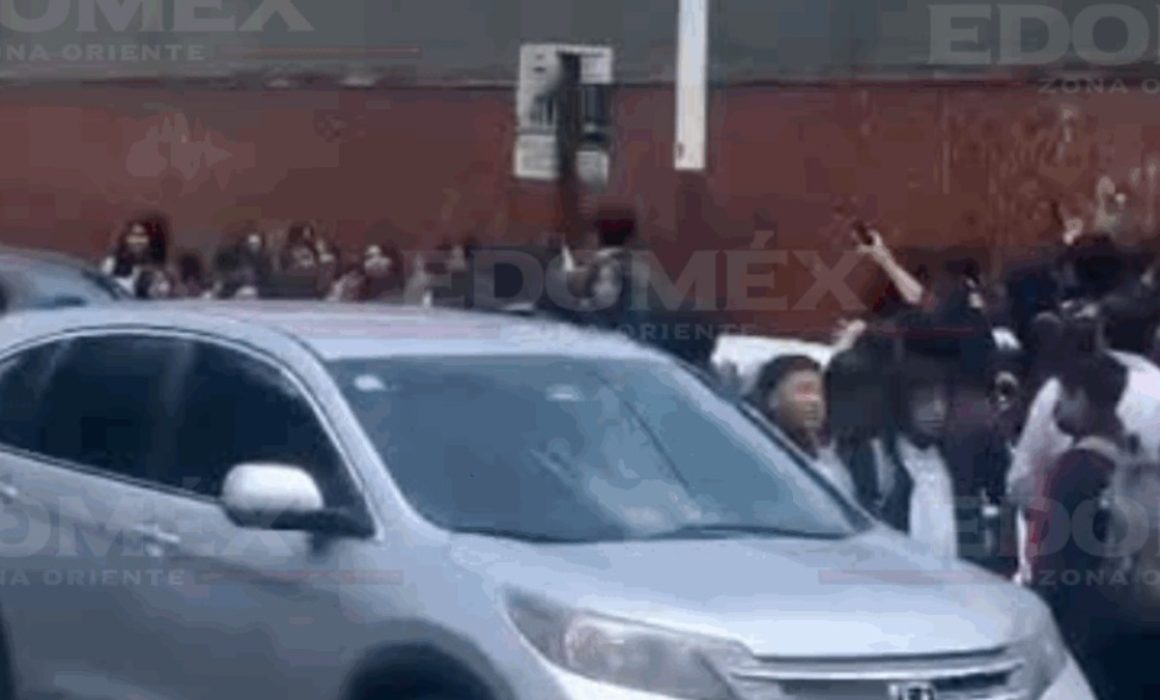 Batalla campal en Texcoco: padres y alumnos enfrentados frente a secundaria oficial