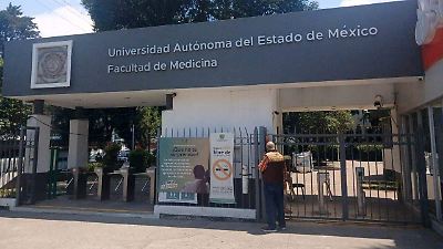 Becas en la UAEMex continúan durante el paro de actividades, aseguran estudiantes y madres de familia