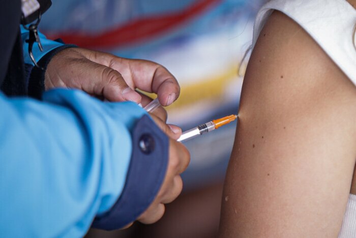 Bogotá implementa estrategia híbrida contra el virus sincitial respiratorio en bebés, similar a experiencias en otros países