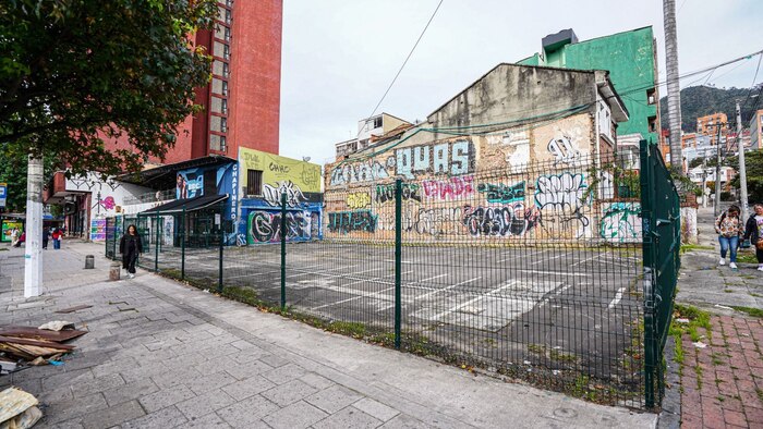 Bogotá inicia subasta para el uso temporal de 21 predios demolidos en la carrera Séptima