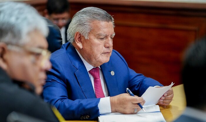 César Acuña afirma que su interés no es ser presidente, sino representar a los peruanos