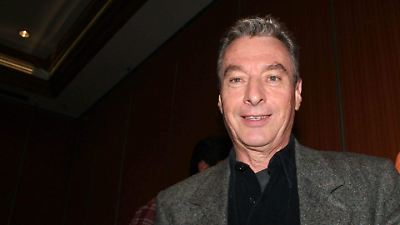 César Costa y sus suéteres: el estilo que lo hizo icónico