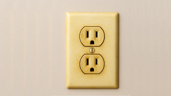 Cómo restaurar el color de los enchufes amarillentos sin dañarlos con métodos caseros seguros