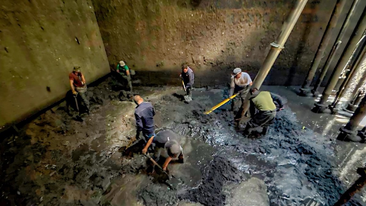 CAEM limpia 70 toneladas de basura en cárcamo Colón para prevenir inundaciones en Toluca