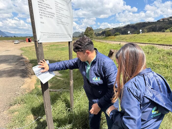 CAR suspende actividad ilegal de disposición de residuos de construcción en Chía cerca del río Bogotá