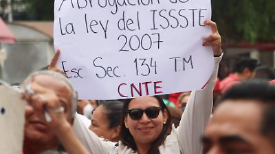 CNTE cercó la Segob para exigir respuestas a sus demandas