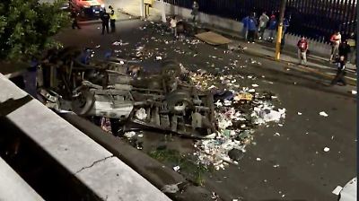 Cae camioneta de basura desde un puente vehicular en Ecatepec