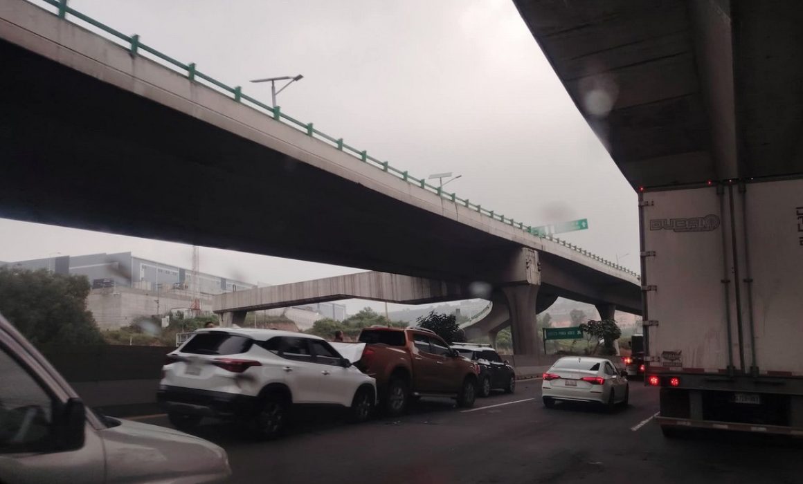 Caos en Cuautitlán Izcalli: choque múltiple y descarrilamiento de tren sin heridos reportados