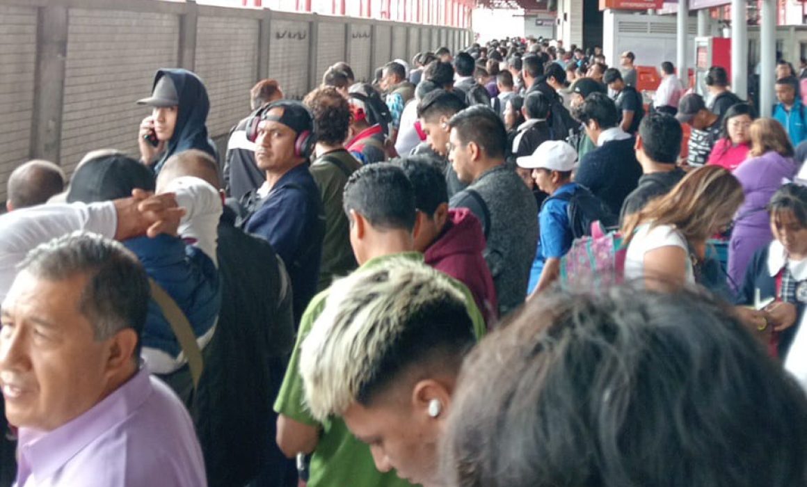 Caos en las líneas La Paz y Los Reyes: usuarios afectados por falla eléctrica obliga suspensión del servicio