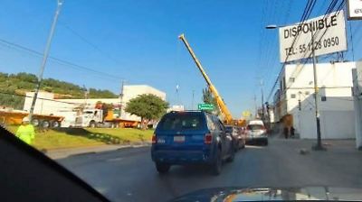 Caos vial en Coacalco por retiro de puente peatonal en Vía López Portillo