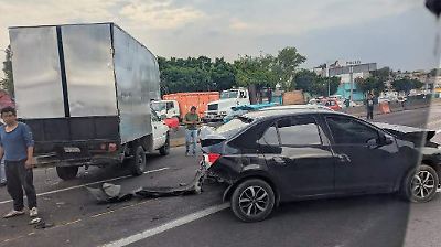 Caos vial por accidente en la México-Puebla afecta tránsito en Los Reyes La Paz