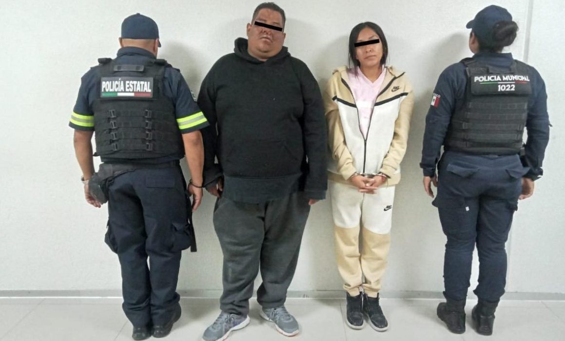 Capturan en Chimalhuacán a pareja que extorsionaba con ramo de rosas y mensaje intimidatorio