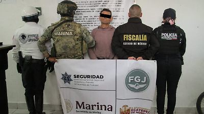 Capturan en Ecatepec a hombre con dos órdenes de aprehensión por encubrimiento en CDMX, mientras tiraba basura