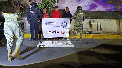 Capturan en Ecatepec a tres personas con droga, arma y radios en operativo conjunto