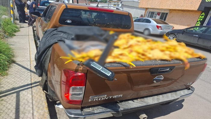 Capturan en Edomex a presuntos extorsionadores de la Familia Michoacana con armas, pollos y dinero en efectivo